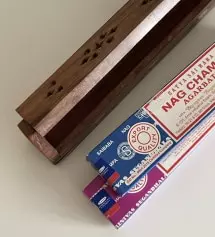 선물용으로 샀는데 예뻐요~~~ 향기도 넘 좋아요ㅎㅎ 만족합니다!! 쇼핑백 추가로 구매할