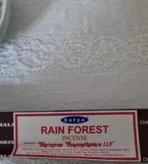 저렴하게 구입해서 잘 쓰고 있어요. 요가원에 가지 않아도 차분하게 명상할 수 있어서 