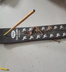 고급진 향 잘쓰고있어용 .. 오래피워두면 두통이 조금 있는느낌이네요
