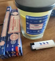 지인추천으로 구매했어요 아침 명상시간에 피우는데 향이 진하고 좋아요
