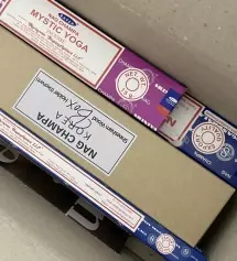 너무 좋아요! 예뻐서 선물용으로 최고예요! 홀리데이 이벤트로 받은 추가 인센스 짱입니