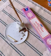 미스틱 요가 향이 너무 좋아요. 요가할때 피워 보지는 않았지만 향을 피우니 기분이 릴