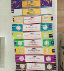 다른제품 썼을때는 매케한 느낌이 들어서 향을 피워도 같은 공간에는 못있었는데 요건 