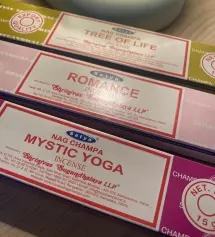 역시 인센스는 나그참파가 최고에요 은은하면서도 깊은 향
