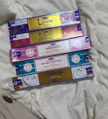 로즈는 제 최애입니다 향이 머리가 안아파서 좋아요
