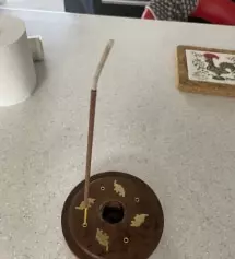 향이 진하다는 내용이 있어서 나름 진하지 않은 향으로 골라는데 만족 합니다
