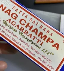 향이 진짜 진해요. 포장 박스부터 향이 났었는데 하나를 다 안 태워도 방안이 향긋합니