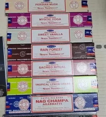 배송빠름!포장상태양호!나그참파는 첨 써보는데 향이 넘 찐하네요ㅋ환기 필수!
