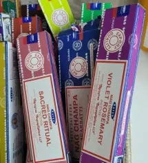 이것저것 구입했습니다 안좋은 향이 없네요
