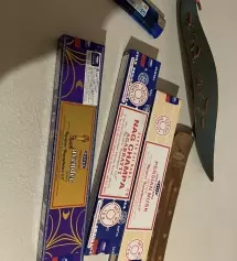 찐으로 절에서 나는 향입니다. 환기 꼭 필요해요 ㅠ
