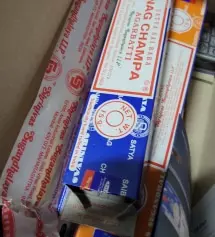 얘는 브랜드 대표 향인데 살짝 비누향이랑 비슷해요
