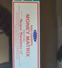 입문자라 은은한 향도 강하게 느껴져요 적응되면 좋을듯해요 아직은 태우는 향보다 그냥