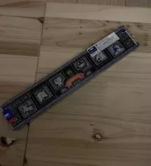 슈퍼히트...완전 좋아요! 달달한 향이 인센스 입문자인 제게 딱입니다. 평소 인센스 켜