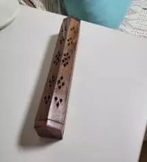 연기가 좀 많이 나고 향이 강하다 싶긴 한데 피우고 나서 나는 잔향이 너무 좋네요
