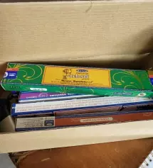 인센스 처음 사용합니다. 공식몰이라서 초급자인 저한테는 신뢰가 가고 포장도 꼼꼼하게