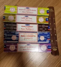 처음이라 호불호가 있지만 초보가 접하기 쉬운향도 있네요^^ 암튼 좋습니다~ 심신이 안