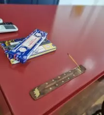 향이 유행인 것 같길래 처음 구매해봤는데 생각보다 좋네요 향도 오래가고 피우지 않고