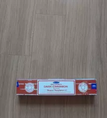 패키지부터 시나몬향 뿜뿜 뿜어져나오는 향이예요. 킁킁 맡으니 달콤한 시나몬향이 올라