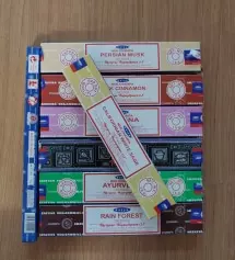 제가 인센스스틱의 세계로 빠지게 해준 화이트 세이지향입니다. 심신이 차분해지고 곳곳