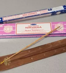 저는 개인적으로 너바나 인센스향이 더좋은거같아요
