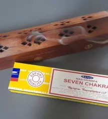 이번에 별 기대없이 산 세븐차크라. 그날따라 향 설명보고 홀린듯 샀는데 피워보니 세상