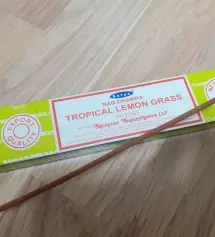 인센스향이 좋기도 하지만 피워놓으면 향이 오래가서 환기는 무조건 해야하는것같아요~