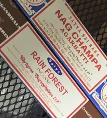 오리지널은 역시 시그니처다웠고 레인 포레스트는 약간 오리지널이랑 비슷한 향 느낌이