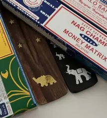 인센스 스틱 3개랑 기본 인센스 홀더를 샀는데
