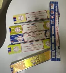 나그참파향은 시그니처답게 향이 좋아요 ㅎㅎ 피우면 마음이 차분해지는 느낌 ! 냄새제