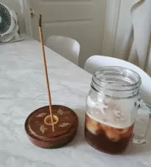 궁금하기도 하고 장마철 꿉꿉해서 피워보려고 샀는데 은근 힐링되네요~ 잔향도 오래남고