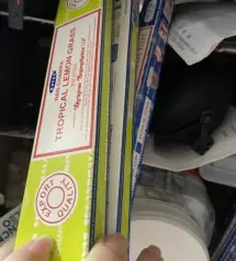 진짜 향이 좋아욬ㅋㅋ 모르고 받침대를 주문 안해서 임기응변으로 쓰고 있습니다 ㅋㅋㅋ