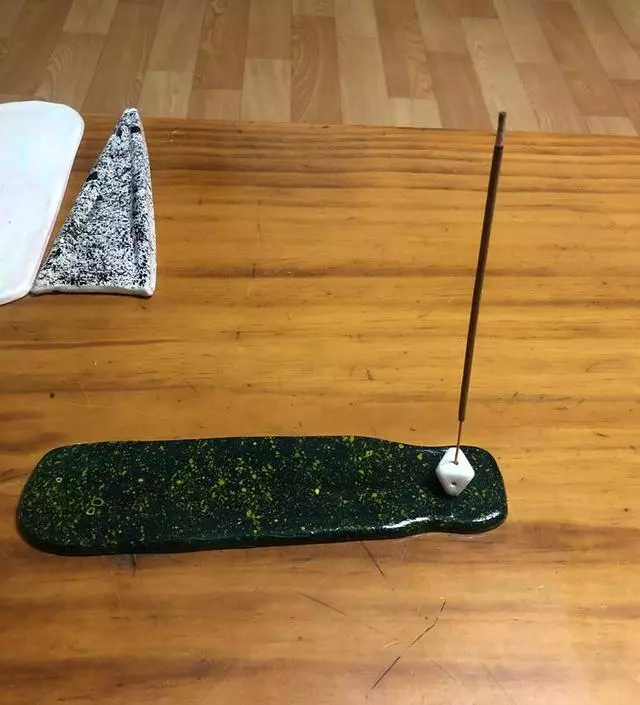 배송받자마자 태워봤는데 향이 너무 좋아요~
