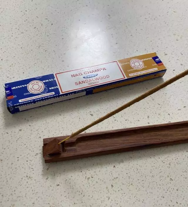 향이 좋아요 콤보로 사서 두가지 향 피울 수 있어서 좋습니다
