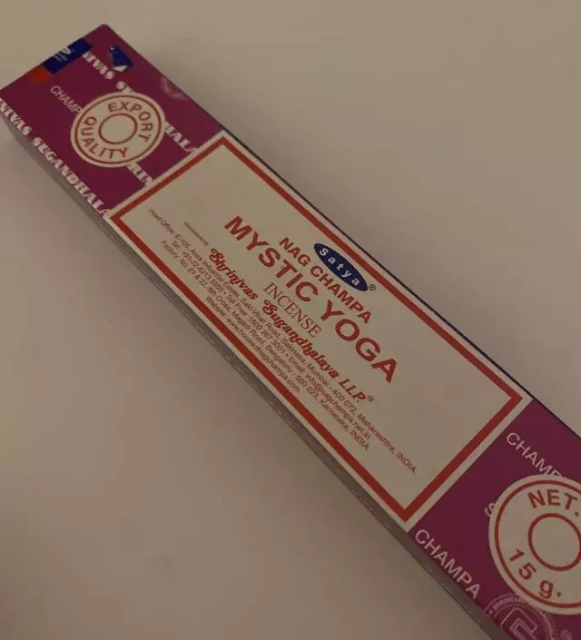 요가원에서 나는 냄새 그대로 나요 킁킁
