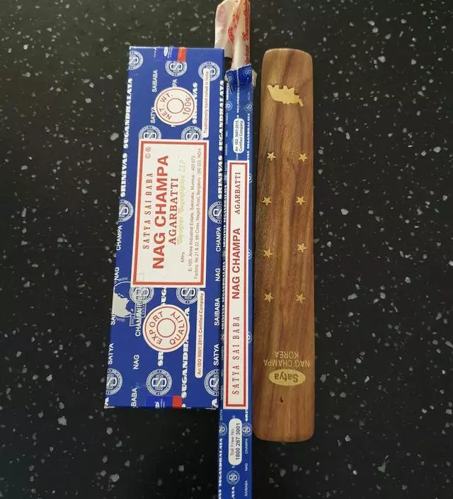 동생네서 쓰는데 향이 제가 좋아하는 향이라 당장샀어요ㅋ 절에가면 나는 향?비슷한데 