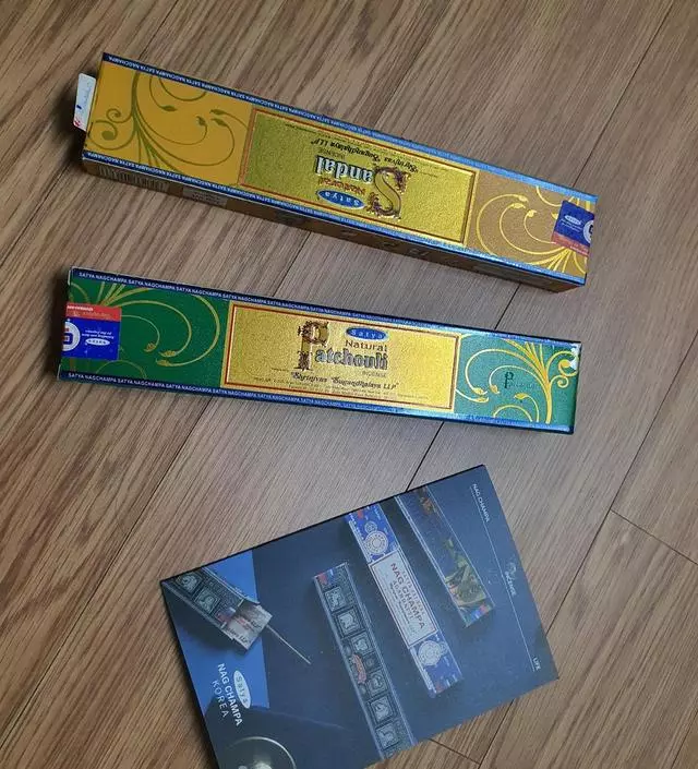 향이 강하긴한데 문열어두고 키고 나가면
