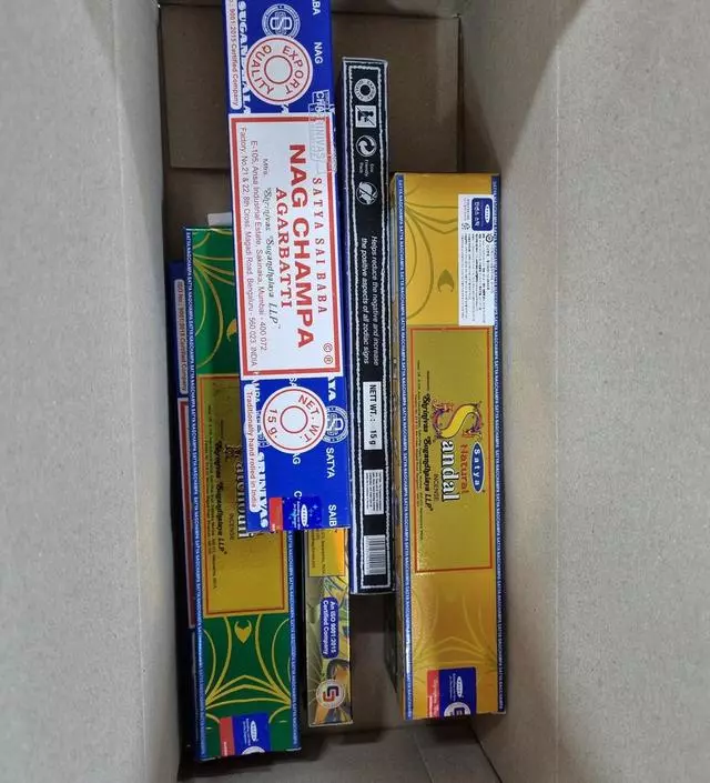 택배 상자를 열기만 했는데도 향이 참 좋으네요. 잘 쓰겠습니다
