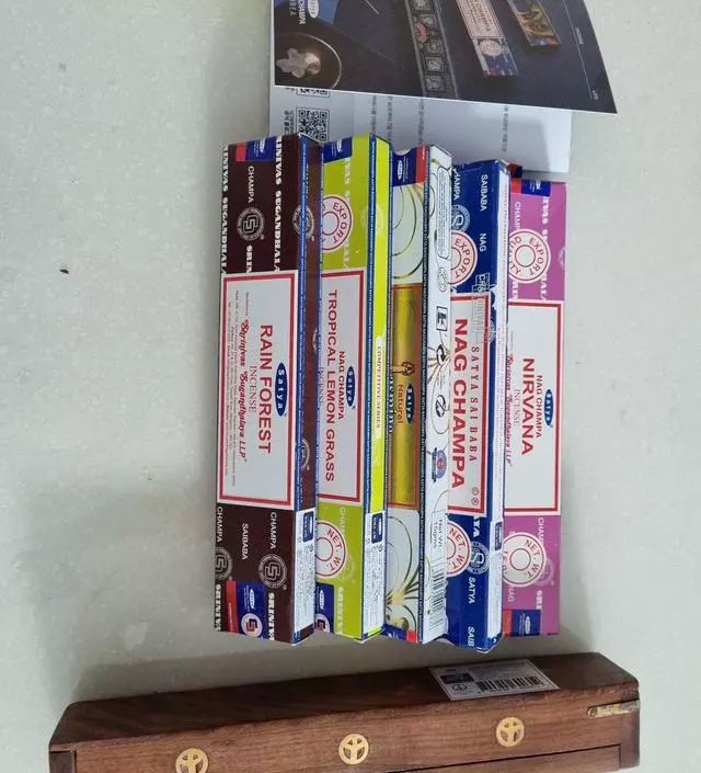 인센스스틱 처음 써보는데 유명한제품 구입해서 써보는거에요 피우면 좋은향 날거같아요