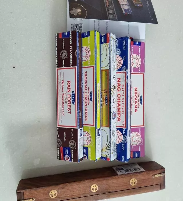 인센스스틱 처음 써보는데 유명한제품 구입해서 써보는거에요 피우면 좋은향 날거같아요