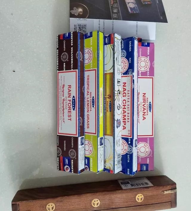 인센스스틱 처음 써보는데 유명한 제품 구입해서 써보는거에요
