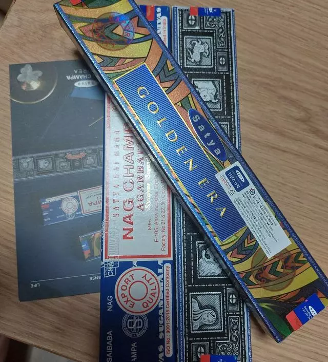 예전에 좋아했던 향이라 다시 구매해봤는데 여전히 좋네요~!!
