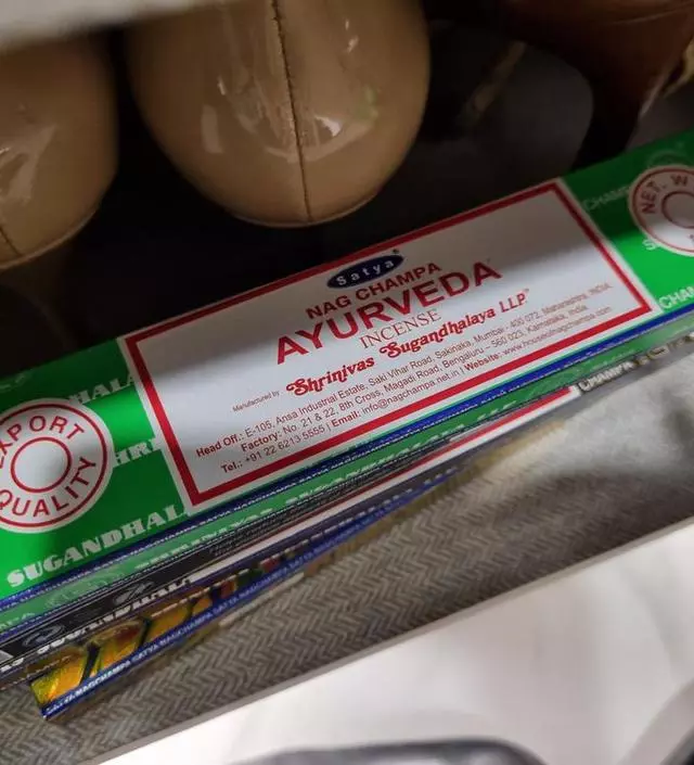 향을 안피워도 냄새가 강해서 신발장에 두고 써요
