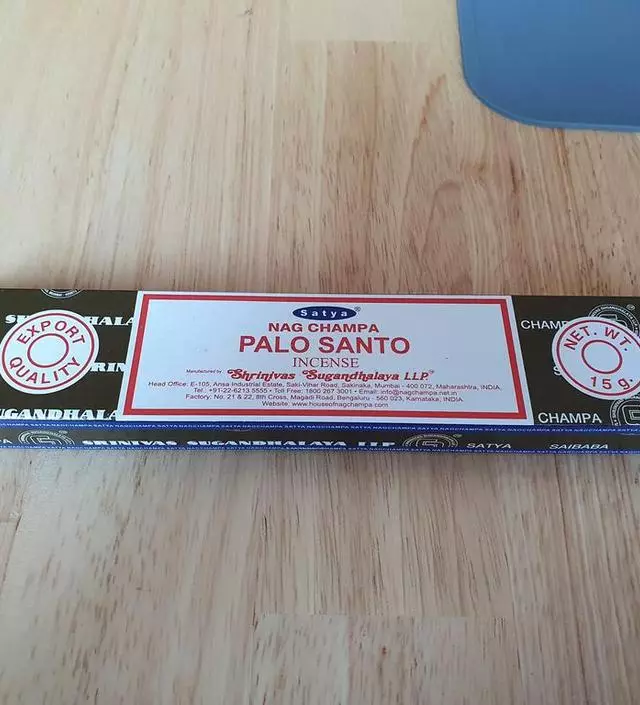 인센스 스틱 피운뒤 환기 시키니 은은한 향이 좋아요
