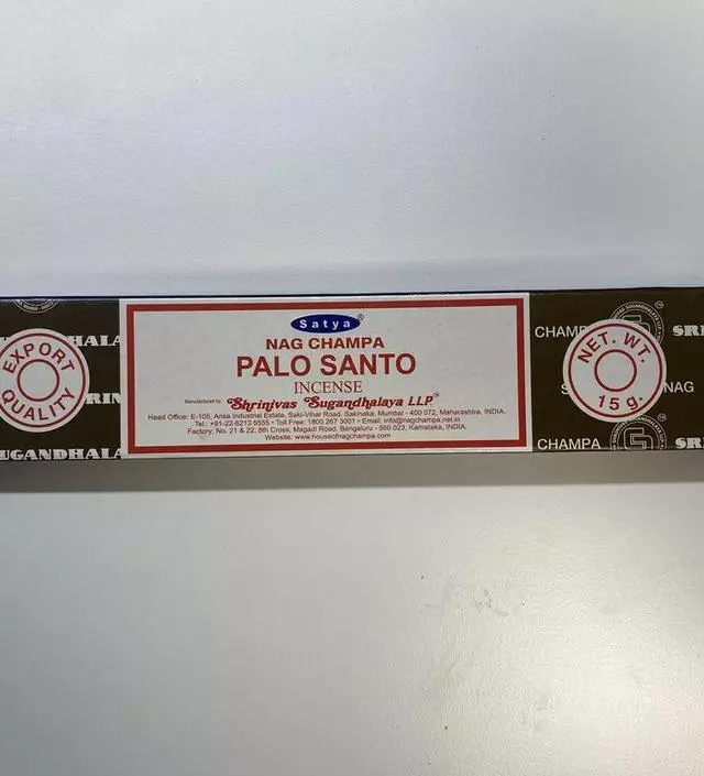 국내 사찰에서 많이 맡아본 익숙한 향입니다. 은은하네요.
