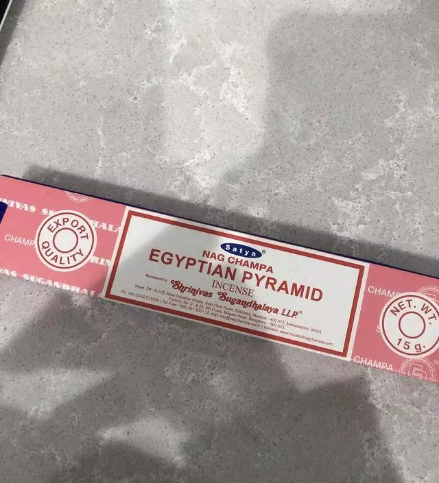 향이 묵직한 느낌이에요 많이파세요
