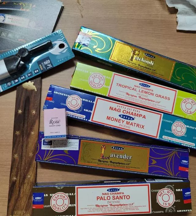 처음 사봤는데 마음에 들어요 강아지 키우고나서 향기나는 제품을 따로 못쓰고 있어서 