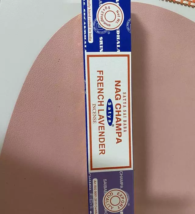 고기 구워먹었고 3일동안 냄세가 안빠져 구매했는데 은은한향이 고기냄세 바로 잡아주네