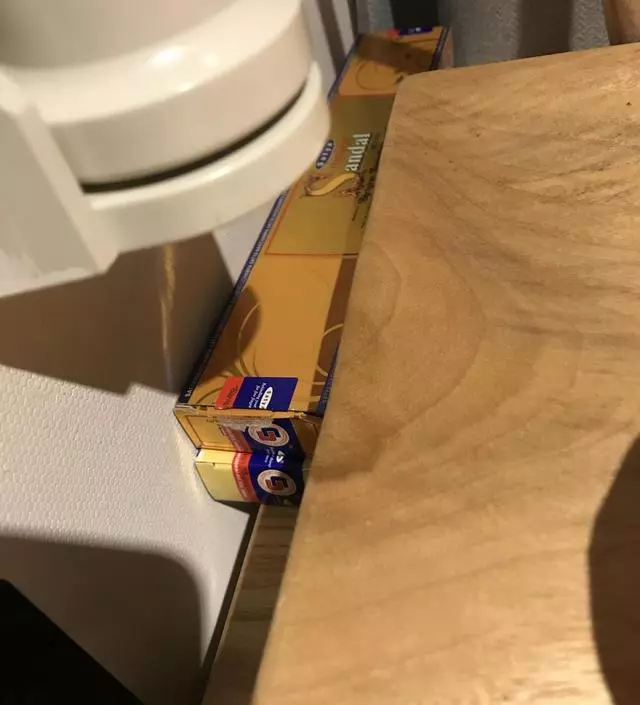 태우지 않아도 발향이 좋아서 욕실에 하나씩 꽂아두어요.
