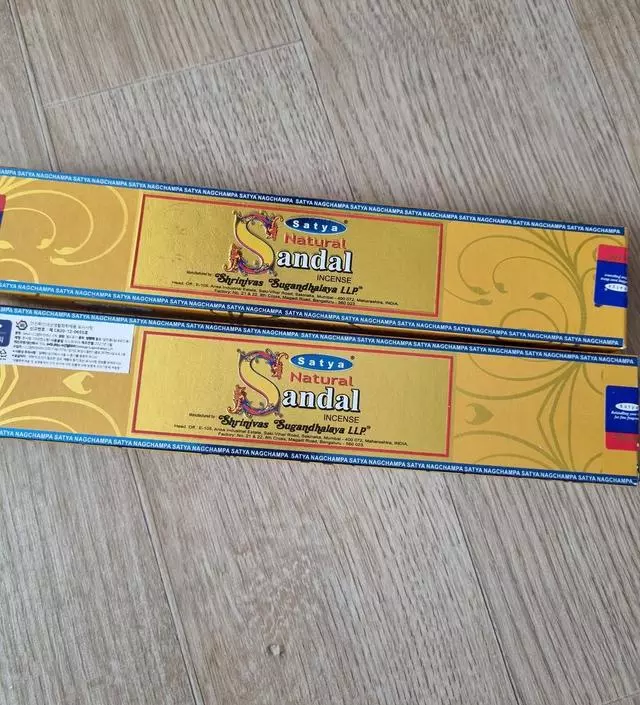 예전에 피워봤던 향이랑 추가해서 다른 것도 샀는데 기대돼요
