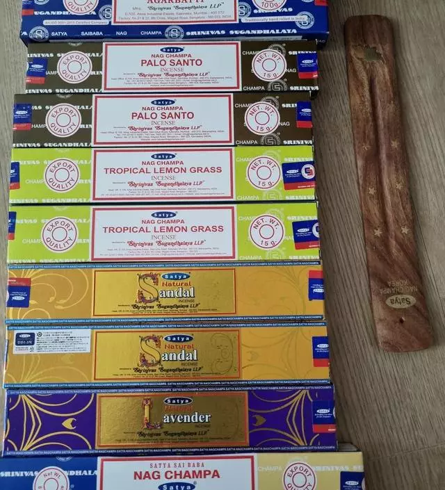 예전에 피워봤던 향이랑 추가해서 다른 것도 샀는데 기대돼요
